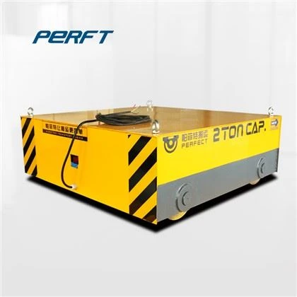 Elektriskais plakano paneļu transporta transportlīdzeklis